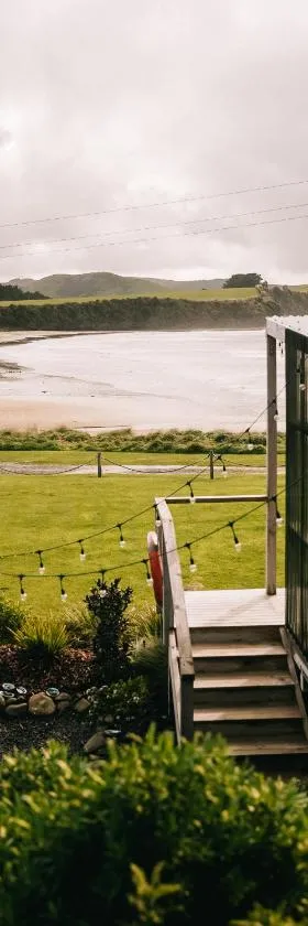Beach Front Oasis - Catlins, Jacks Bay，位于Hinahina的酒店