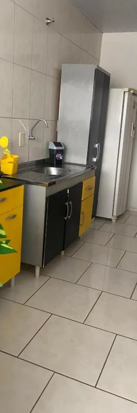 Apartamento familiar próximo ao centro，位于伊拉蒂的酒店