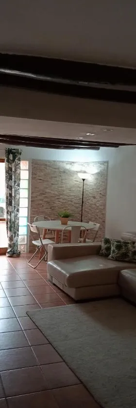Familiar casa en Letux，位于Letux的酒店
