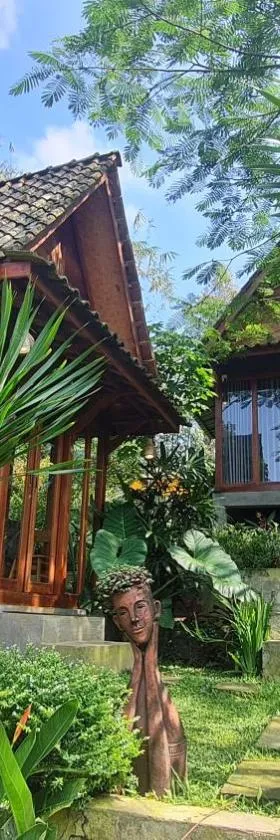 RUMAH KAYU MATARAJA VILLA - TABANAN，位于Perean的酒店