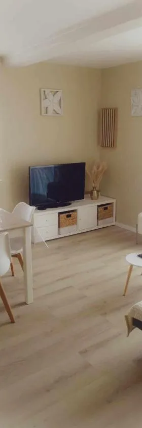 La Pluméria Appartement 2 chambres，位于Saint-Germain-Lespinasse的酒店