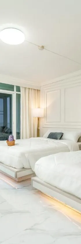 Bang Saen Royal Beach by Sea view Bang Saen，位于Ban Laem Thaen的酒店