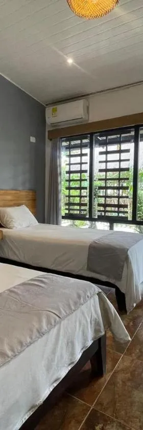 Hotel Madreselva，位于莱蒂西亚的酒店