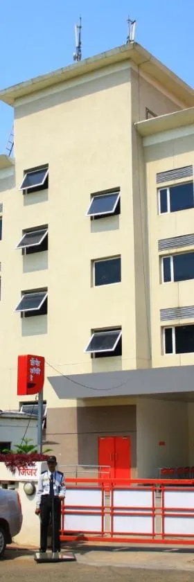 浦那金杰酒店 - 宾布里，位于浦那的酒店