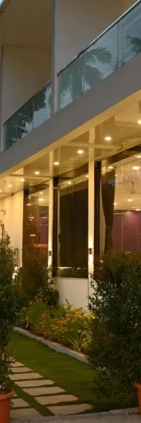 Golden Pearl Resort By Gemstone Hospitality，位于阿里巴格的酒店