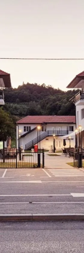 Potočari Han，位于Srebrenica的酒店