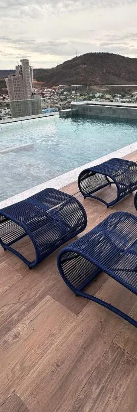 Studios no City House com piscina na cobertura，位于巴雷拉斯的酒店