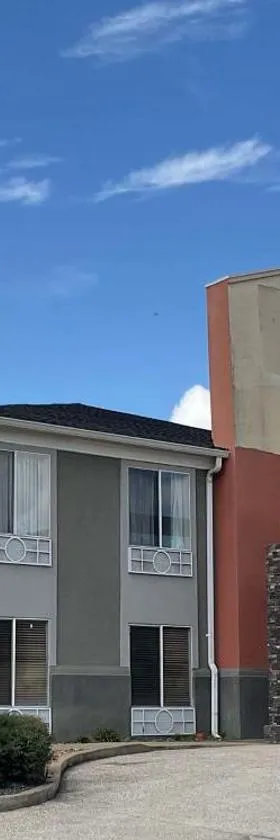 利斯维尔波尔克堡智选假日酒店，位于Leesville的酒店