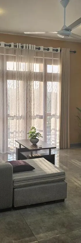 Lakeview Apartment with Modern Interior and Facilities，位于巴塔拉穆拉的酒店