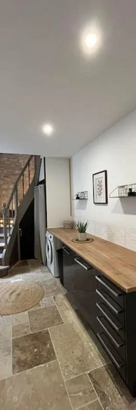 Charmante maison de bourg cosy accès wifi，位于Sepmes的酒店