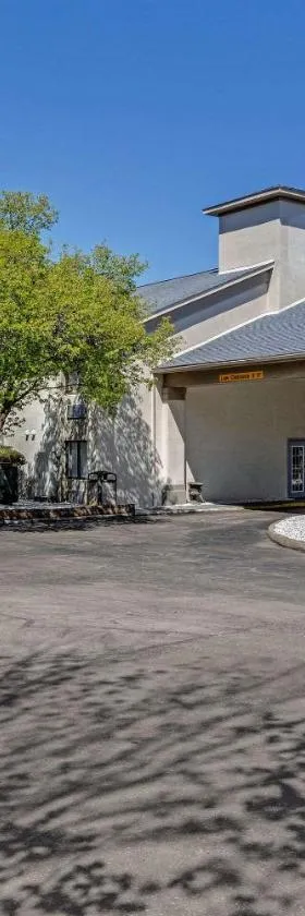 Quality Inn Austintown-Youngstown West，位于扬斯敦的酒店