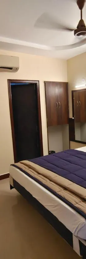 Hotel DKR Residency，位于蒂鲁帕蒂的酒店