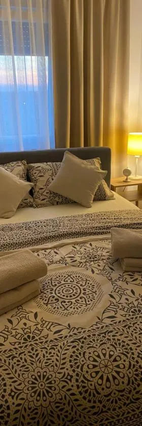 Green Lux Apartment，位于Inđija的酒店