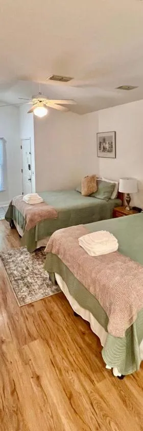 Beautiful Newly Remodeled Mini Suite at Sea Trail Resort，位于森塞特比奇的酒店
