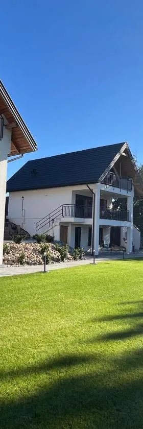 Domki i Apartamenty Wypoczynkowe z jacuzzi Lidzbark，位于利兹巴克的酒店