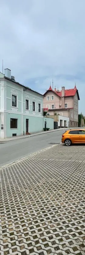 JP-KU ubytování Kadaň，位于卡丹的酒店