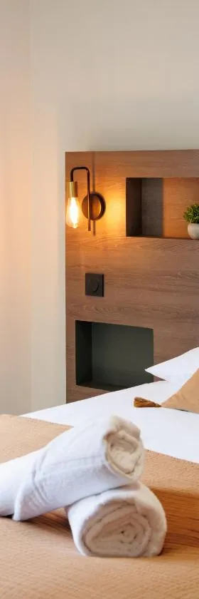Appart'hôtel Le Corot - Accès Autonome - Saint-Junien Centre，位于圣瑞尼安的酒店