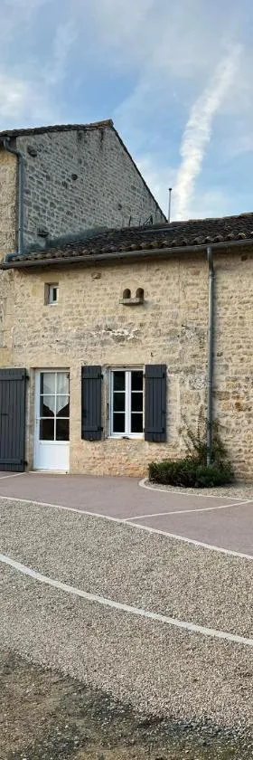 Chambre d’hôtes de la Source，位于Melle的酒店