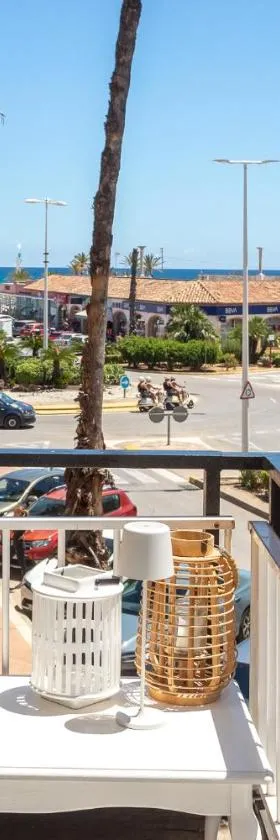 Luxe 6 pers strand app met zeezicht en zwembad Arenal Beach，位于Platja de l'Arenal的酒店