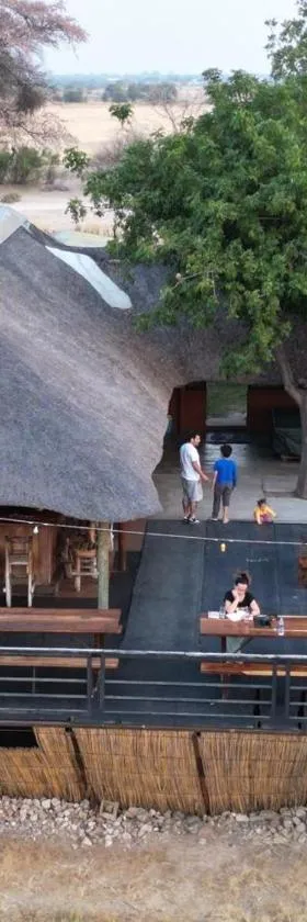 Camp Hogo Kavango，位于龙杜的酒店