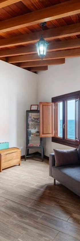 Casa Frente al Mar La Ponderosa，位于Caleta de Interián的酒店