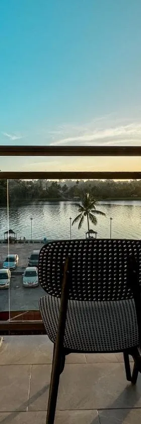 Nausori Plaza Hotel，位于Vunimono的酒店
