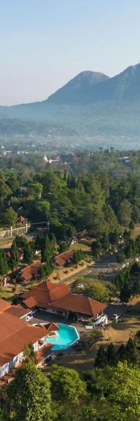 Royal Hotel and Villas Trawas，位于塔瓦斯的酒店