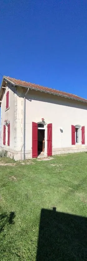 Ancienne maison du garde barrière,spa, billard proche zoo Beauval, château de la Loire，位于Luçay-le-Mâle的酒店