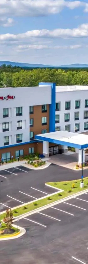 Hampton Inn Zion Crossroads Gordonsville，位于Gordonsville的酒店