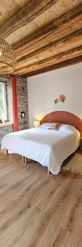 Chambre d'hôte de charme L'Escapada Les Échappées Belles，位于Antignac的酒店