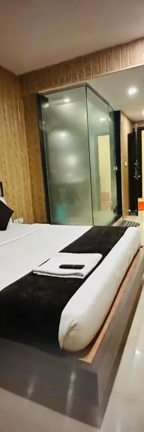 Hotel Merakee - Near Dahisar Mira Road Mumbai，位于孟买的酒店