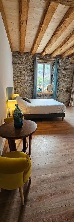 Chambre d'hôtes de charme L'Evasida Les Échappées Belles，位于Antignac的酒店