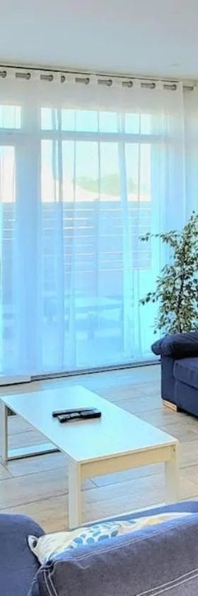 Appart avec terrasse jardin ds mais ind Nomexy，位于Nomexy的酒店