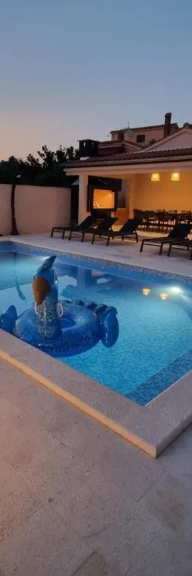 Coco Villa & apartments with heated pool，位于科济诺的酒店
