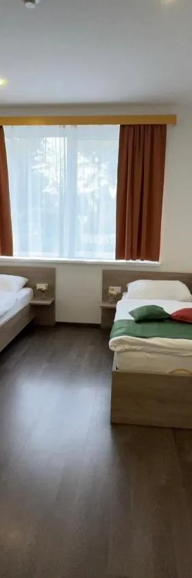 WinBudget "bed&breakfast" Guntramsdorf，位于贡特拉姆斯多夫的酒店