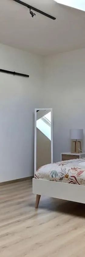 Appartement spacieux et lumineux proche gare，位于昂贝略昂比热的酒店