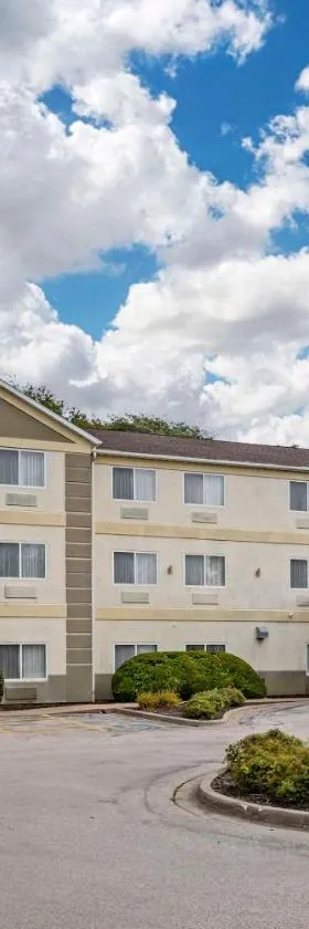 Comfort Inn & Suites East Moline near I-80，位于East Moline的酒店