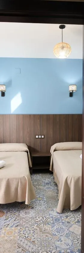 Hospedium DLJ Hostal La Paz Marmolejo Parking Gratis，位于马尔莫莱霍的酒店
