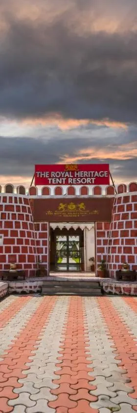 The Royal Heritage Tent Resort- Statue of Unity，位于Kevadia的酒店