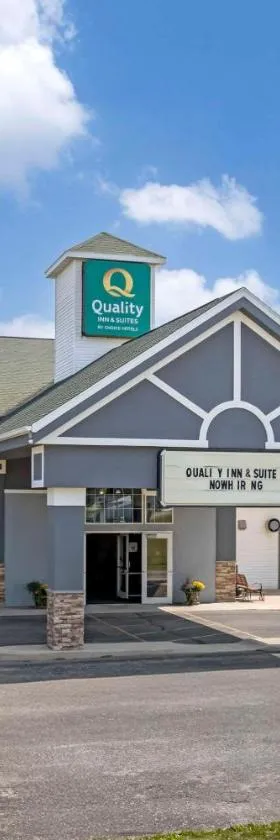 Quality Inn & Suites Stoughton - Madison South，位于Stoughton的酒店