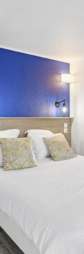 Le 2 By Hotel Akena - La Ferté Bernard，位于贝尔纳堡的酒店