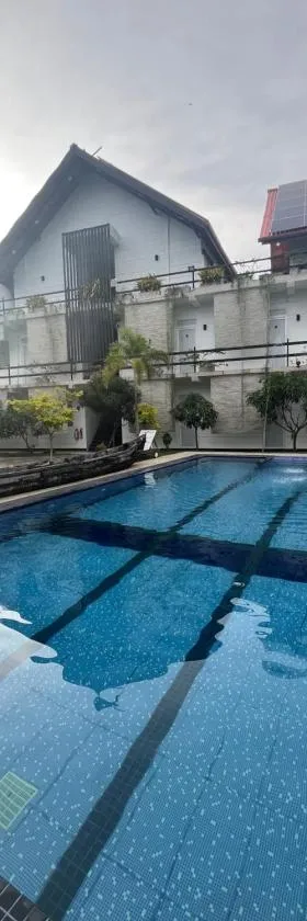 Royal Crown Residency Hotel，位于Talawatugoda的酒店