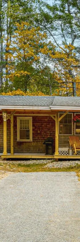 New London Cottage with Grill, Lake and Beach Access，位于New London的酒店