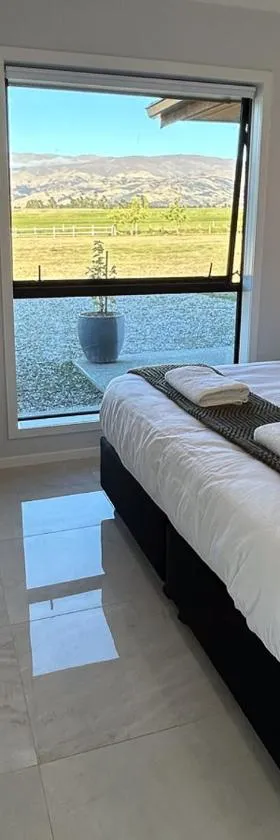 Tarras Serenity Haven - Mountain Views and Calm，位于Tarras的酒店