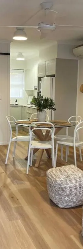 'Rocks Retreat' - Dunbar Court Unit 2 - Renovated & Centrally Located，位于西南岩的酒店