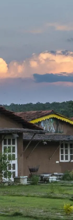 WOW STAYZ2 Pachmarhi Foothill Cottages，位于伯杰默里的酒店