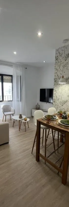 Apartamentos San Miguel，位于赫雷斯德洛斯卡瓦列罗斯的酒店