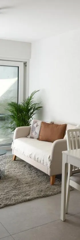 Charming studio with terrace 5 minutes from Murten，位于Münchenwiler的酒店