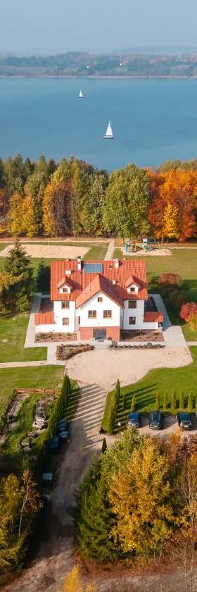 Przystań Jeziorany - willa nad jeziorem - Warmia i Mazury，位于Jeziorany的酒店