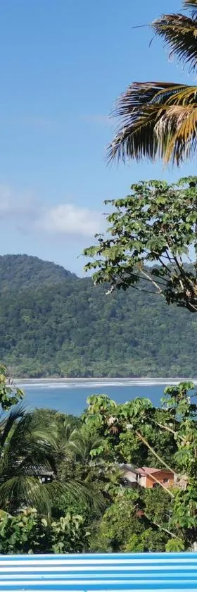 Karibik Ocean view Guesthouse Trinidad，位于Las Cuevas的酒店